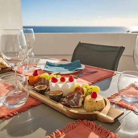 Apartament Beachfront Flat & Panoramic Sea View By Hostwise *